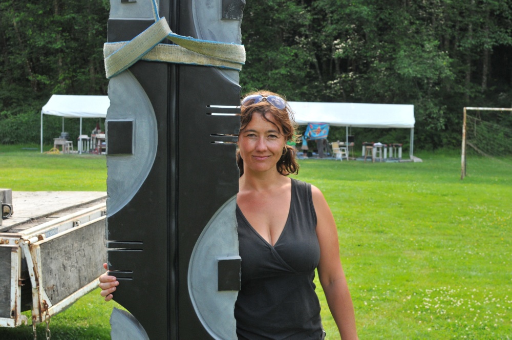 President Gerda Lattey beside'Shunyata' (Zero-ness)