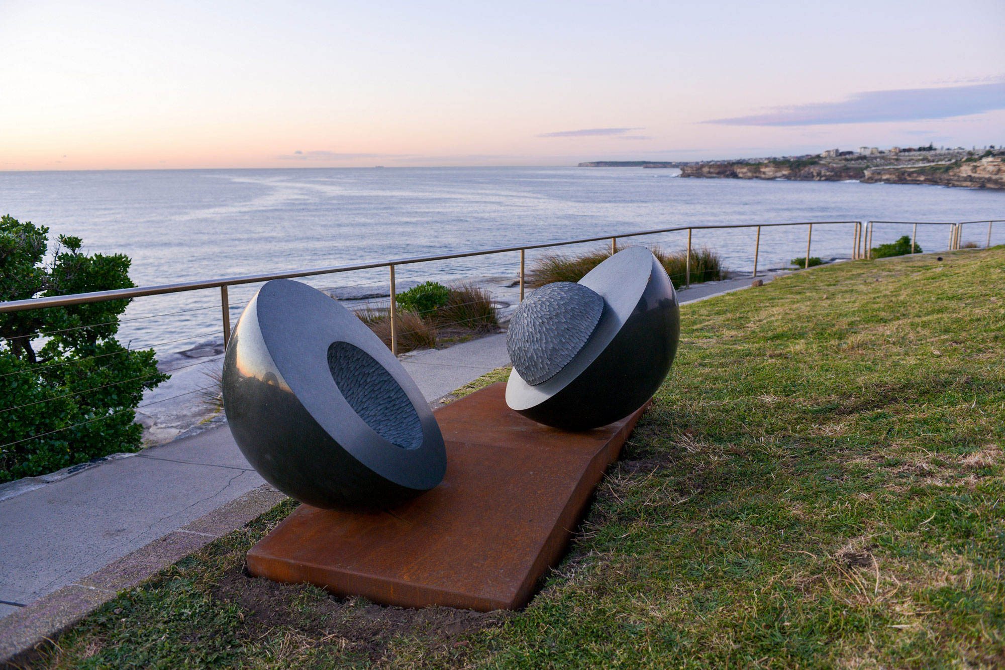 ‘milieu’ (2016) basalt, Cor-ten, stainless steel, 120 x 200 x 100cm. Photo taken by Sculpture by the Sea Inc.