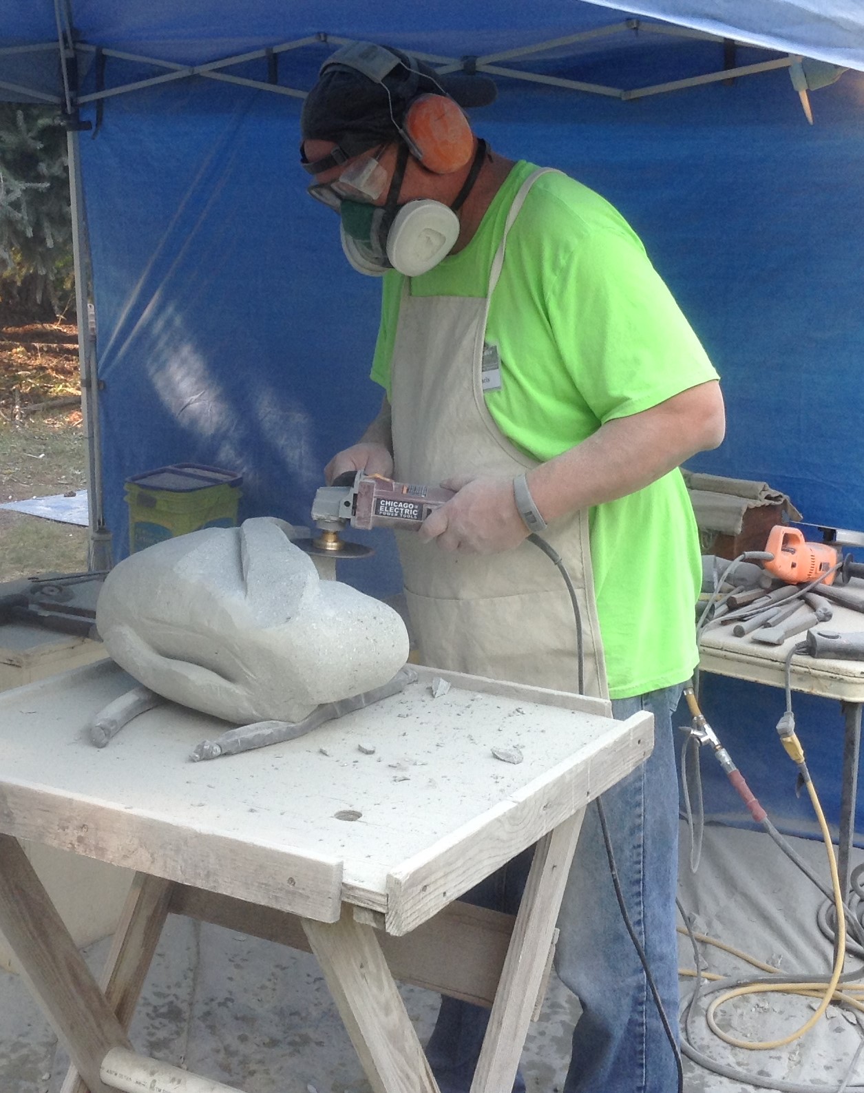 Tom Francis carving at Suttle Lake 2018