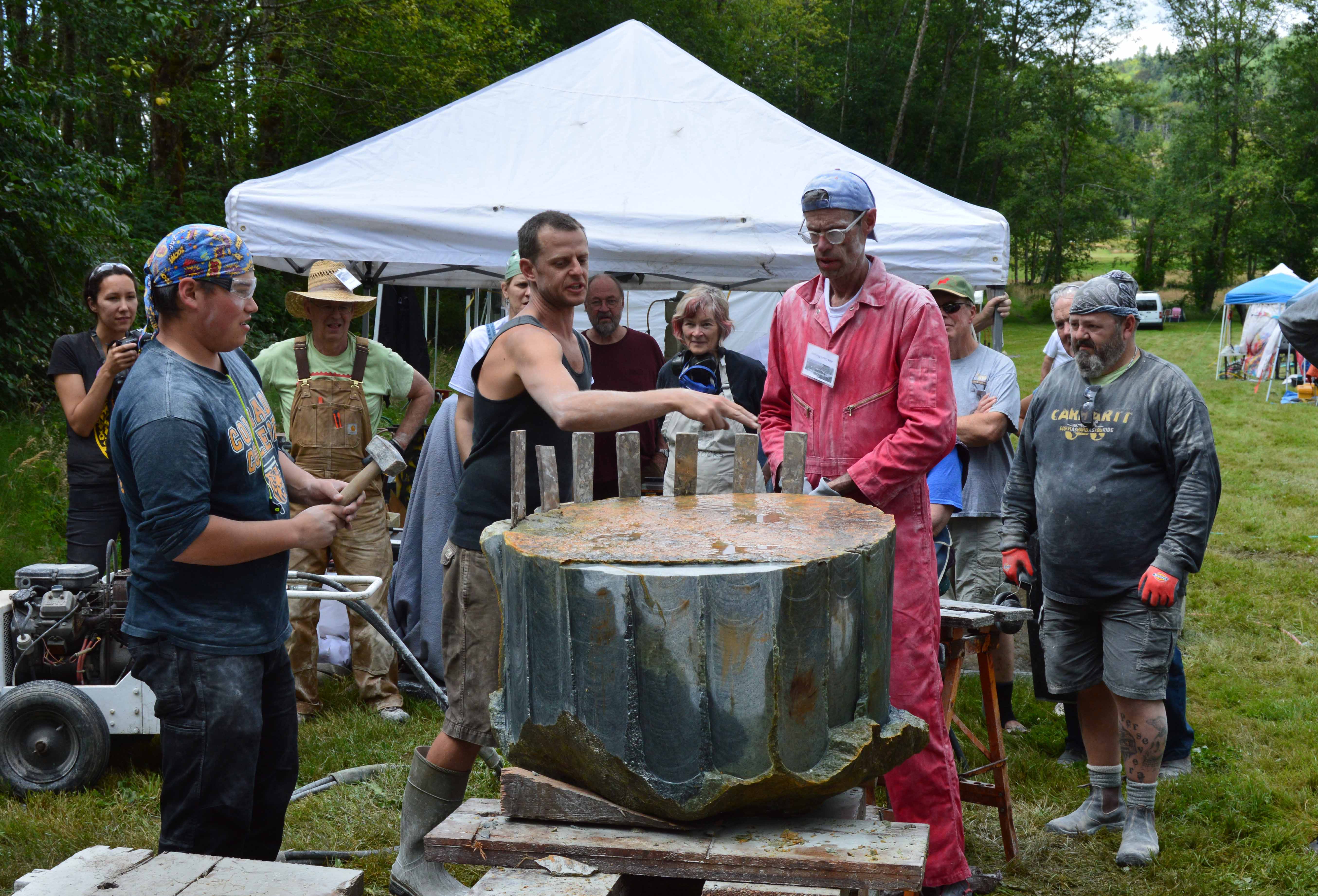 Senden Blackwood demonstrates his technique for creating seamless curves in a dunite boulder. 