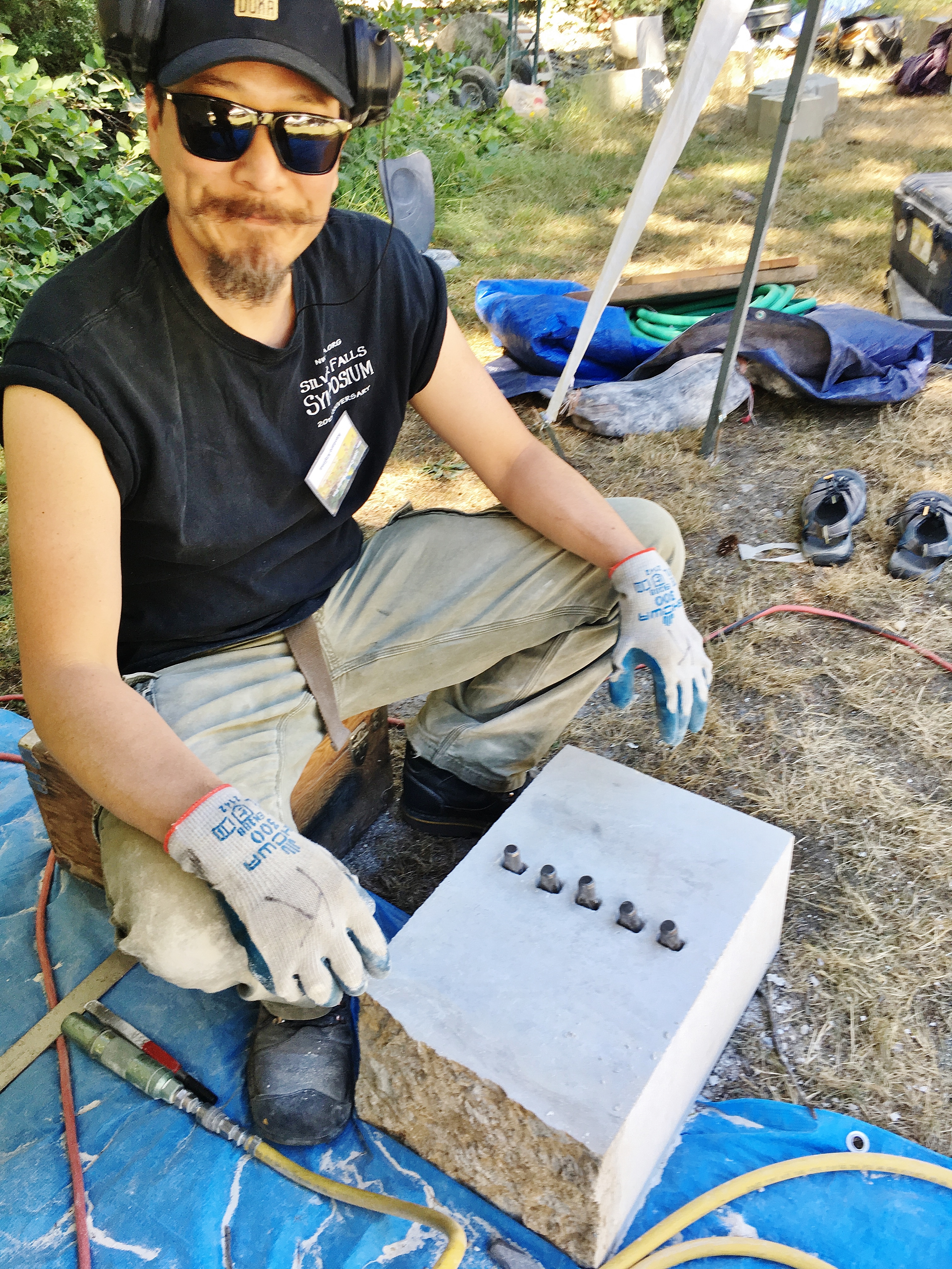 Kentaro Kojima demonstrates stone splitting techniques