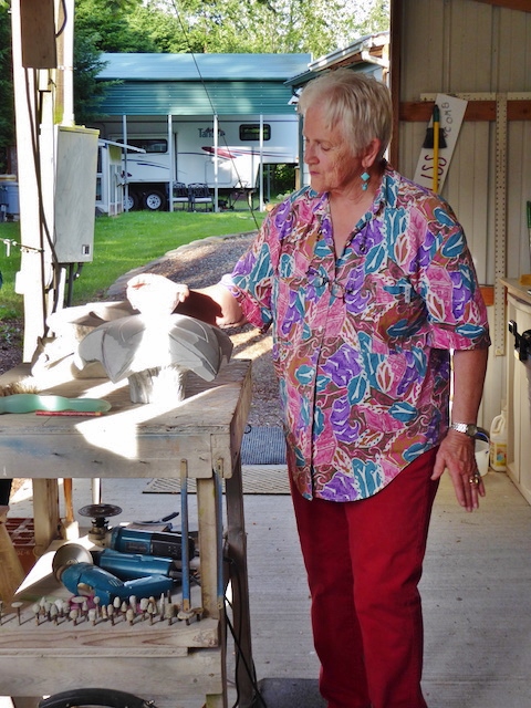 Arliss Newcomb talks about a sculpture in progress at her studio in nearby Port Townsend. Arliss hosted us all at her home and studio for a potluck dinner during the first night of the workshop. Photo by Eva Kozun